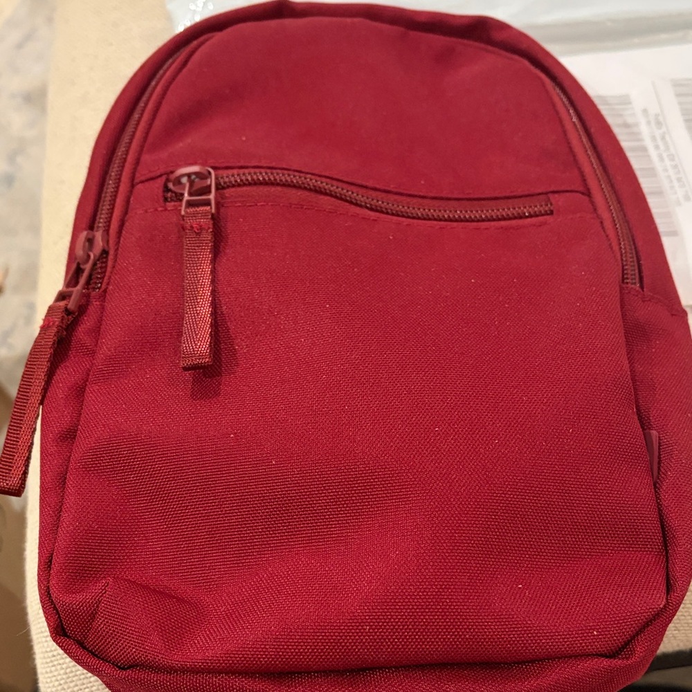 Vera Bradley Outlet Lighten Up Essential Sling Backpack in Pomegranate/NWT - Picture 8 of 9